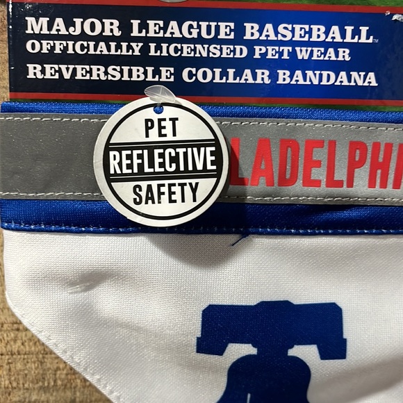 Philadelphia Phillies reversible reflective bandana - Picture 2 of 4